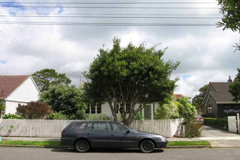 Photo of property in 11 Humariri Street, Point Chevalier, Auckland, 1022