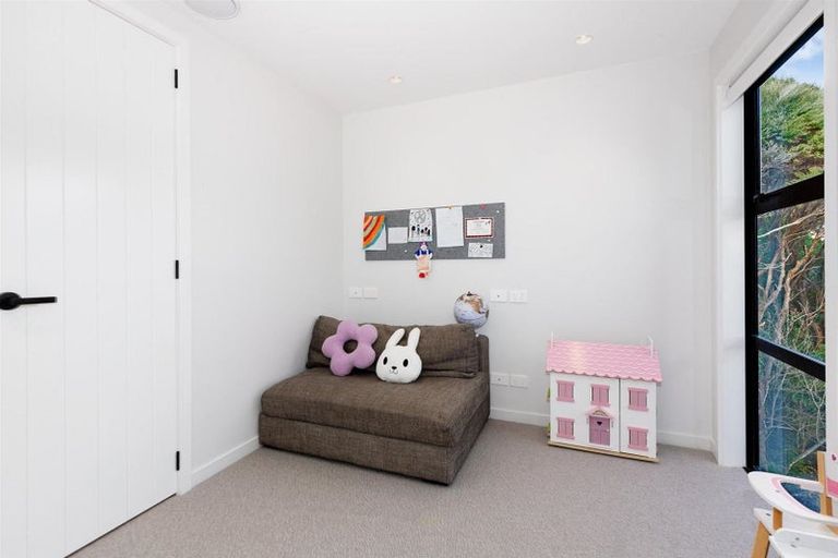 Photo of property in 65 Exploration Way, Whitby, Porirua, 5024