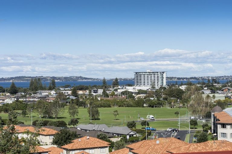 Photo of property in 3 Orewa Heights Crescent, Orewa, 0931