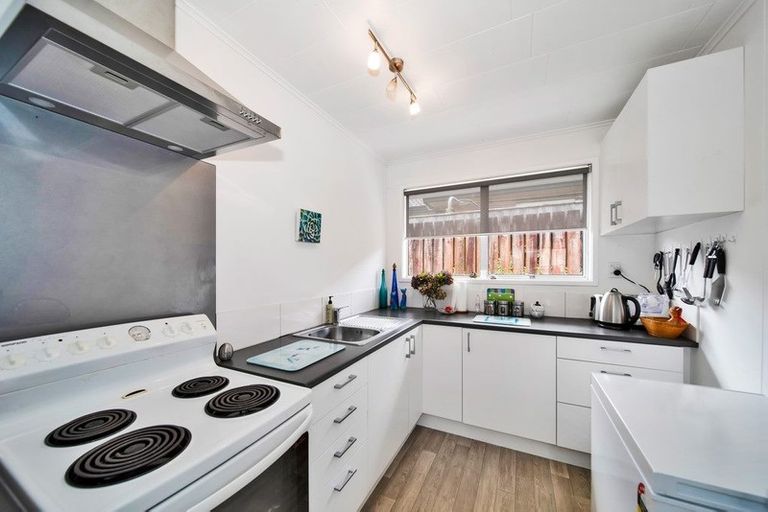 Photo of property in 4/29 Clemow Road, Fitzroy, New Plymouth, 4312