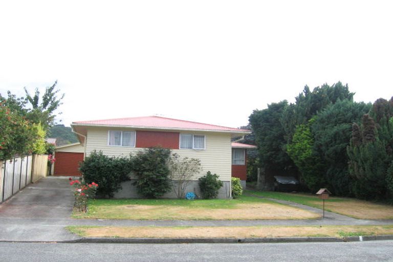 Photo of property in 21 Brightwater Crescent, Totara Park, Upper Hutt, 5018