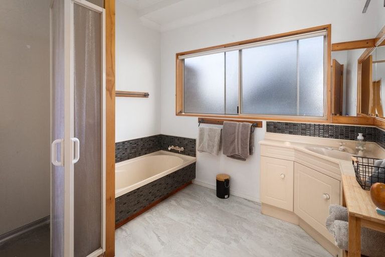 Photo of property in 2 Baigent Place, Tanners Point, Katikati, 3177