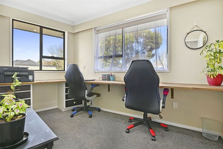 Photo of property in 10 Ruddenklau Lane, Bishopdale, Christchurch, 8053