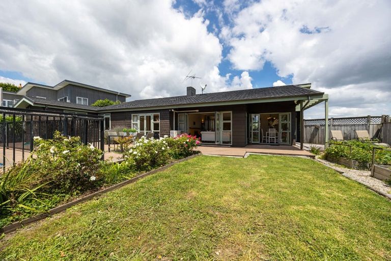 Photo of property in 11 Cheriton Road, Mellons Bay, Auckland, 2014
