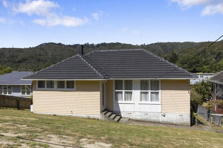 Photo of property in 12 Logie Street, Stokes Valley, Lower Hutt, 5019