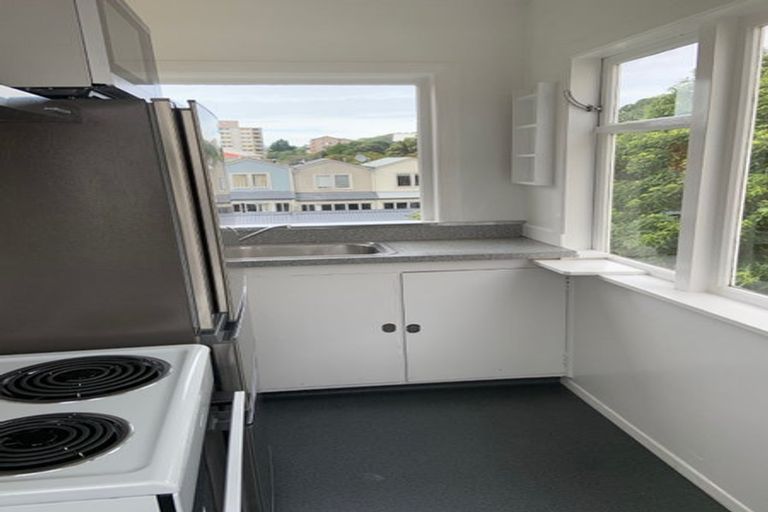 Photo of property in 144 Tasman Street, Mount Cook, Wellington, 6021