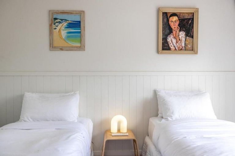 Photo of property in 70 Queens Drive, Oneroa, Waiheke Island, 1081