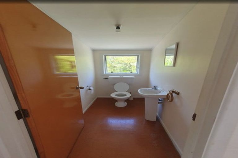 Photo of property in 17 Landing Road, Titirangi, Auckland, 0604