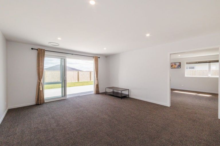 Photo of property in 47 Atlantic Drive, Fitzherbert, Palmerston North, 4410