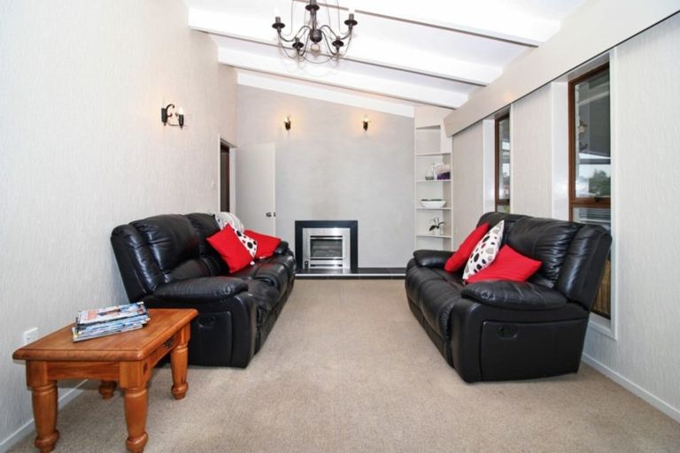 Photo of property in 49 Cumberland Street, Merrilands, New Plymouth, 4312