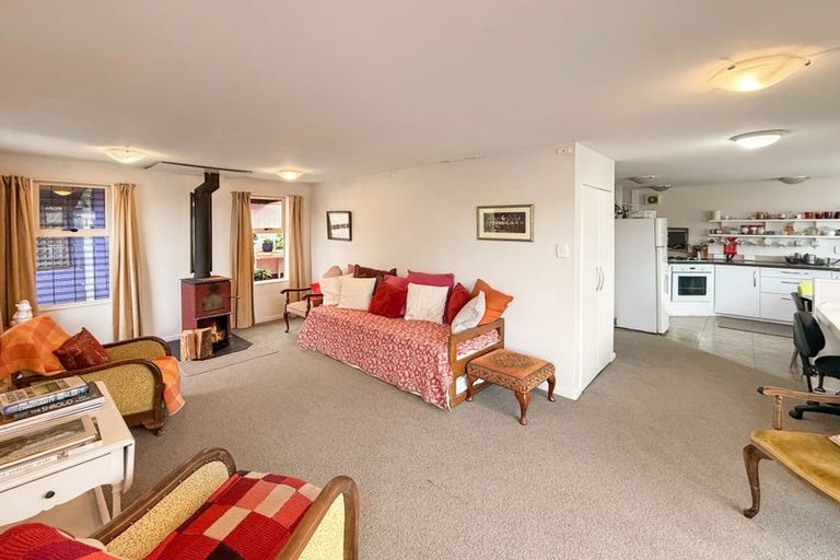 Photo of property in 1 Hawkhurst Road, Lyttelton, 8082