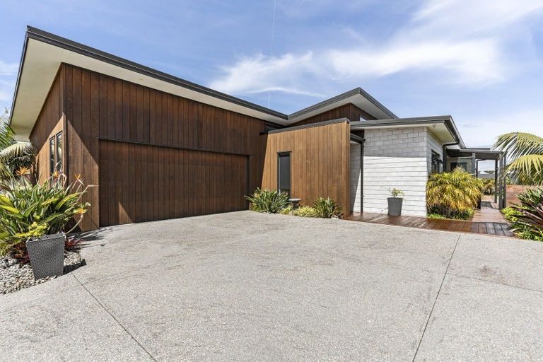Photo of property in 14 Waitaha Place, Bell Block, New Plymouth, 4312