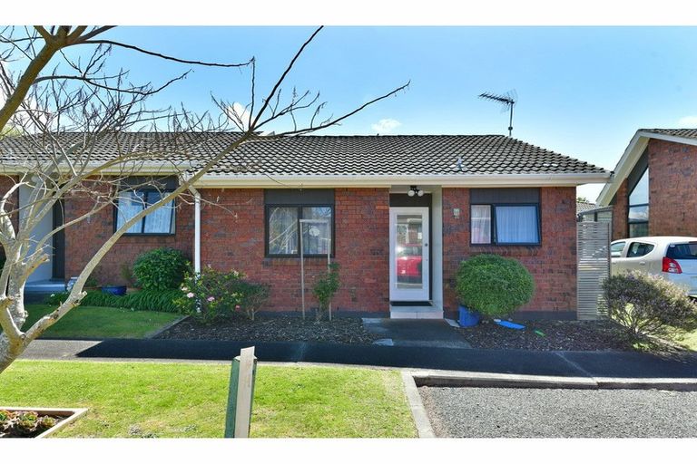 Photo of property in 10 Bellbird Place, Orewa, 0931