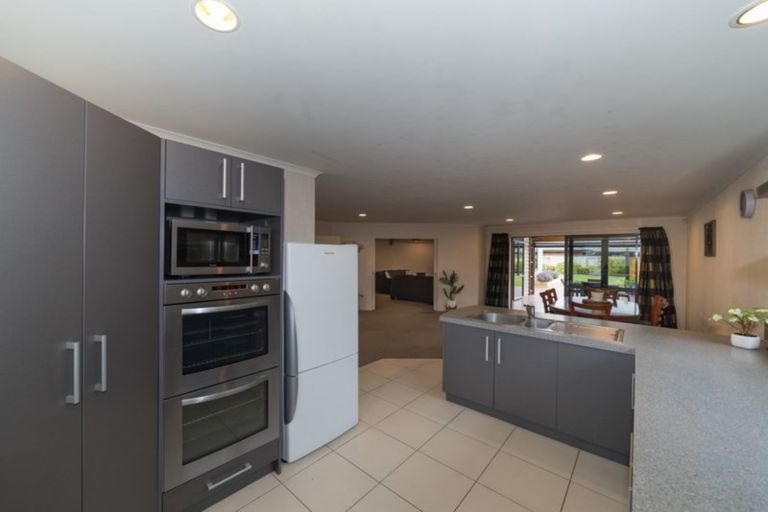 Photo of property in 32 Tennyson Avenue, Kelvin Grove, Palmerston North, 4414
