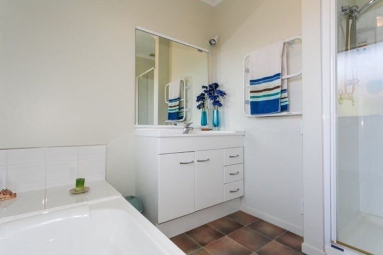 Photo of property in 12b Arataki Road, Havelock North, 4130