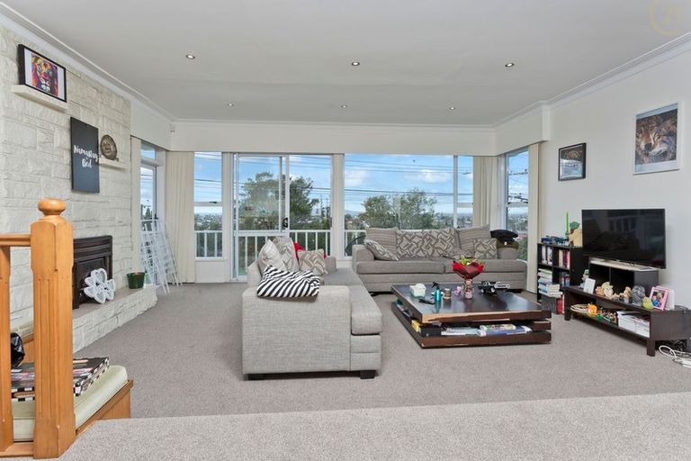 Photo of property in 27 Chivalry Road, Glenfield, Auckland, 0629