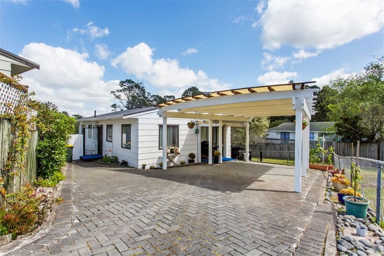 Photo of property in 2/134 Spinella Drive, Bayview, Auckland, 0629
