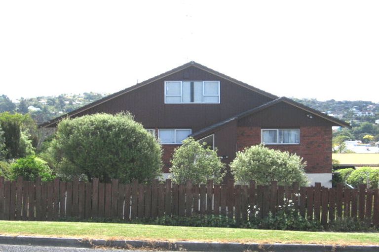 Photo of property in 1/12 Beechwood Road, Rothesay Bay, Auckland, 0630