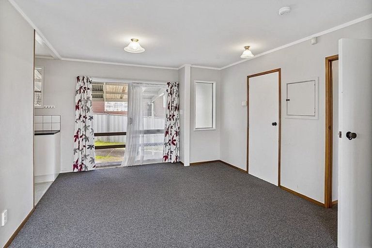 Photo of property in 307 Roscommon Road, Clendon Park, Auckland, 2103