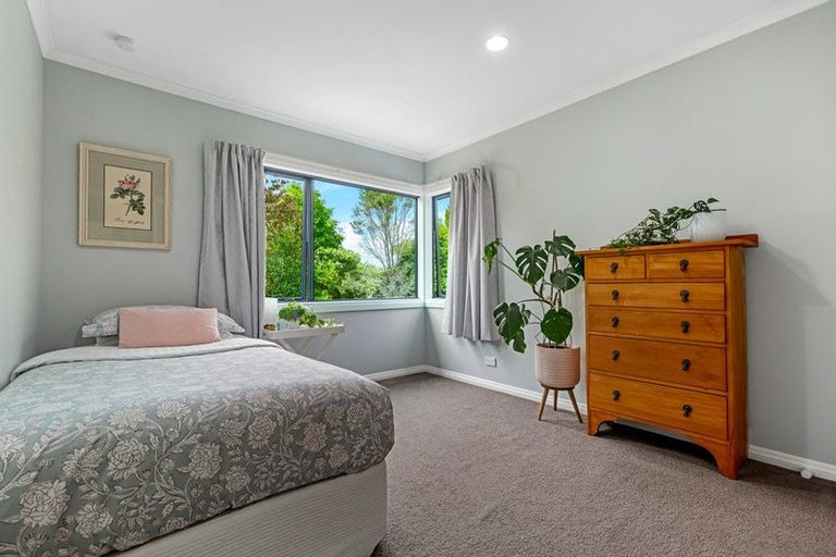 Photo of property in 4a Pounamu Avenue, Greenhithe, Auckland, 0632