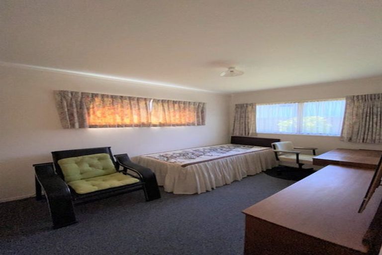 Photo of property in 1/64 Aviemore Drive, Highland Park, Auckland, 2010