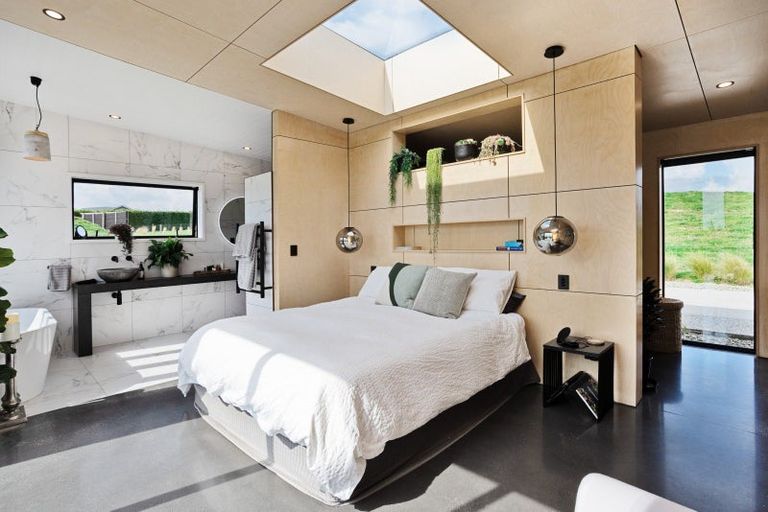 Photo of property in 68 Sunrise Drive, Seaward Bush, Invercargill, 9812