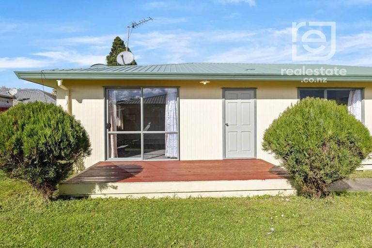 Photo of property in 16 Josie Lane, Manurewa, Auckland, 2102
