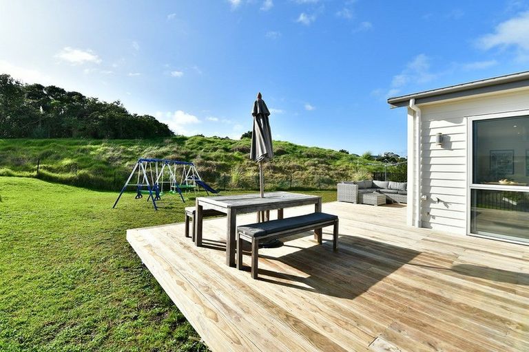 Photo of property in 33 Kaipuke Crescent, Gulf Harbour, Whangaparaoa, 0930
