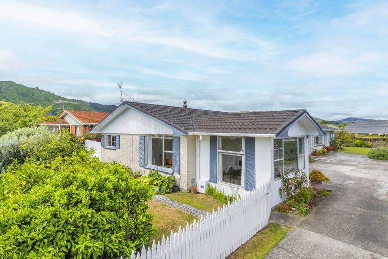 Photo of property in 36 Sylvan Avenue, Waikanae, 5036