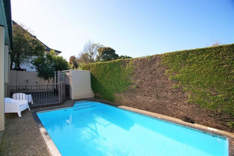 Photo of property in 2/5 Whareora Terrace, Cashmere, Christchurch, 8022