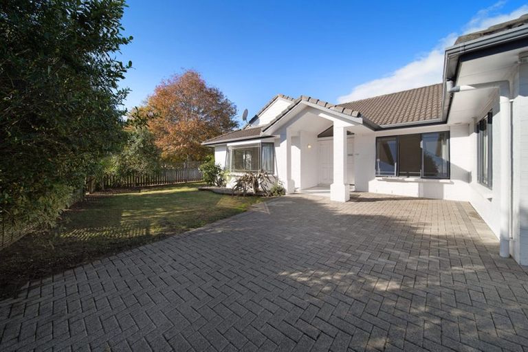 Photo of property in 170 Botany Road, Botany Downs, Auckland, 2010