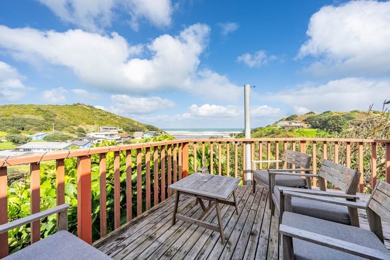 Photo of property in 63 Sea View Road, Baylys Beach, 0377