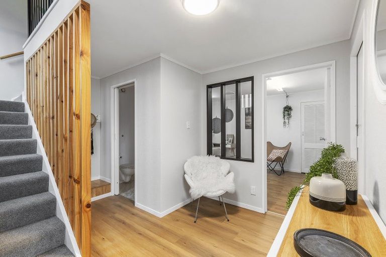 Photo of property in 17 John Witton Drive, Crofton Downs, Wellington, 6035