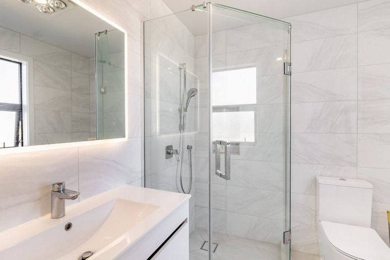 Photo of property in 145 Astley Avenue, New Lynn, Auckland, 0600