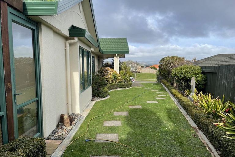 Photo of property in 19 Logan Way, Kelvin Grove, Palmerston North, 4414