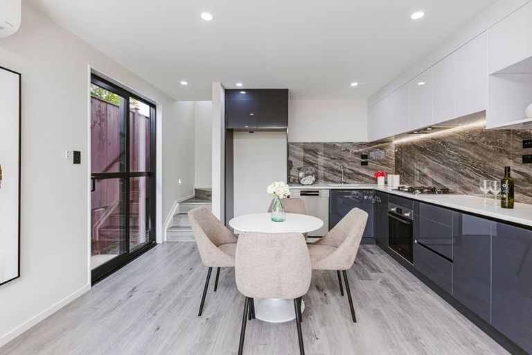 Photo of property in 16b Smedley Street, Manurewa, Auckland, 2102