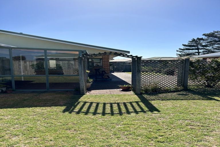 Photo of property in 4 Loader Place, Tawhero, Whanganui, 4501