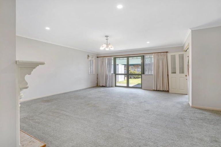 Photo of property in 30 Strachan Way, Highbury, Palmerston North, 4412