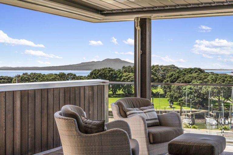 Photo of property in 7 Commodore Parry Road, Castor Bay, Auckland, 0620