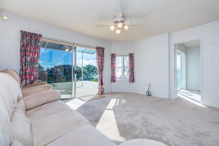 Photo of property in 1420 Whangaparaoa Road, Army Bay, Whangaparaoa, 0930