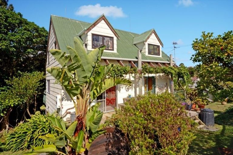 Photo of property in 1/42 Peach Road, Glenfield, Auckland, 0629