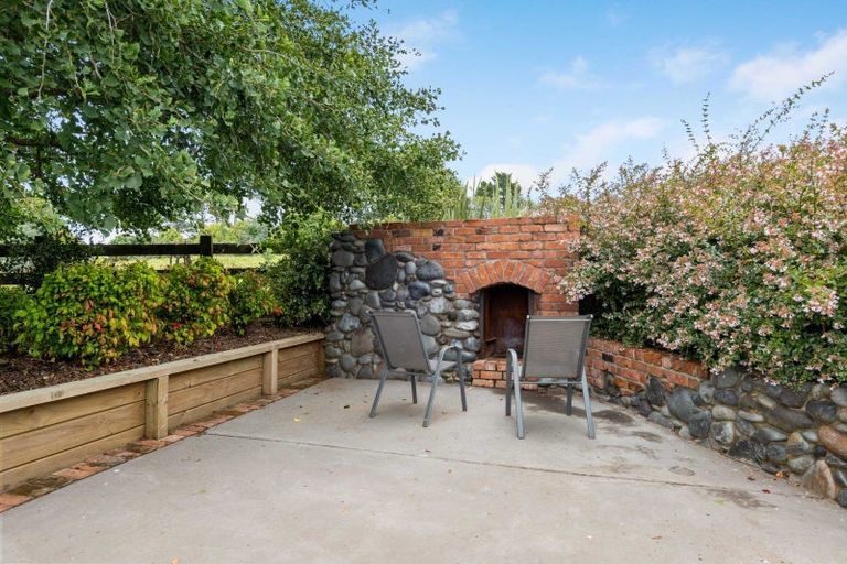 Photo of property in 8 Clearview Road, Lepperton, New Plymouth, 4373