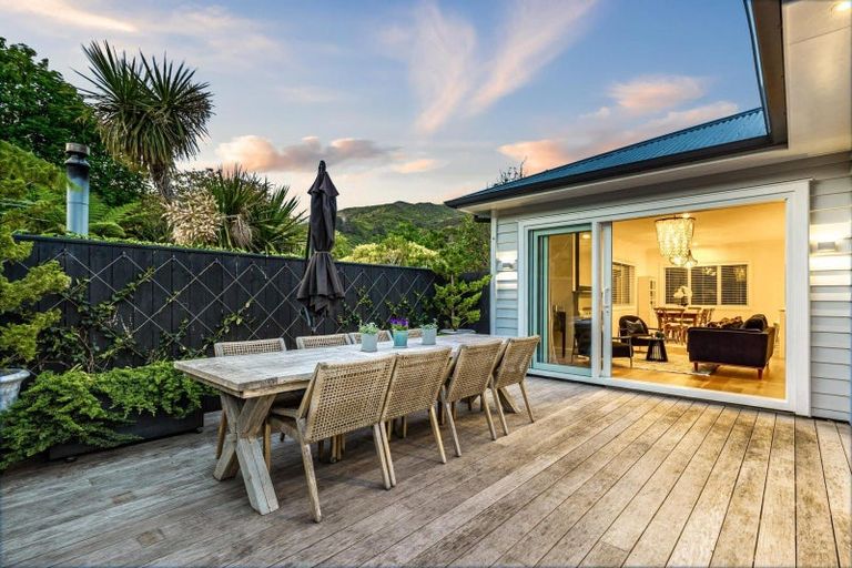 Photo of property in 23 Silverstream Road, Crofton Downs, Wellington, 6035