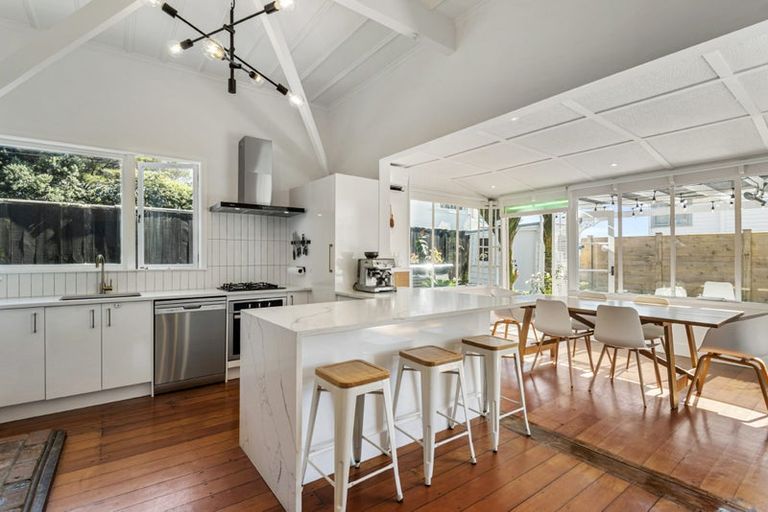 Photo of property in 1/157 Glenfield Road, Hillcrest, Auckland, 0626