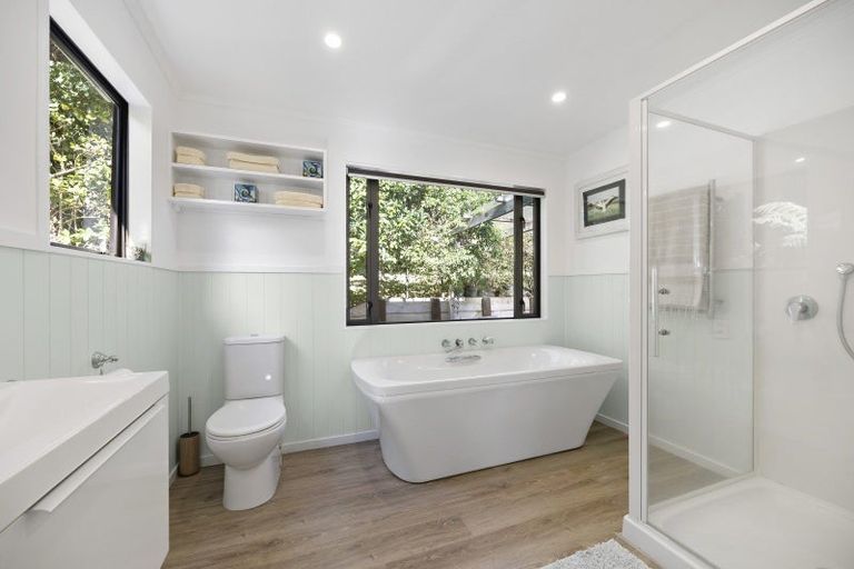 Photo of property in 6 Te Papa Road, Kawakawa Bay, Papakura, 2585