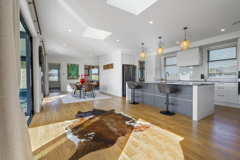 Photo of property in 86 Sunline Drive, Cambridge, 3432