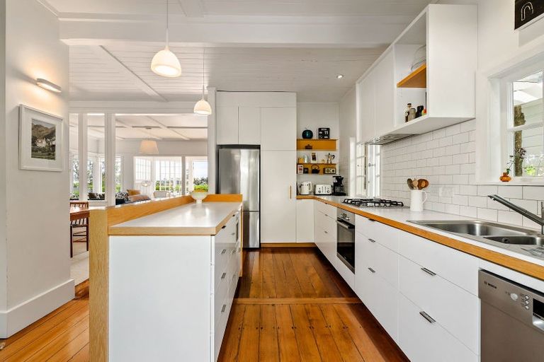 Photo of property in 4 Manuka Terrace, Eastbourne, Lower Hutt, 5013