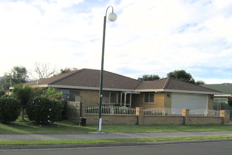 Photo of property in 92 Lakeside Drive, Orewa, 0931
