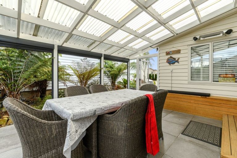 Photo of property in 11 Kamahi Crescent, Papamoa Beach, Papamoa, 3118