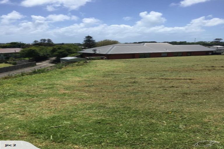 Photo of property in 33 Alberta Road, Glen Avon, New Plymouth, 4312